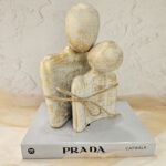 استند آغوش و بوسه