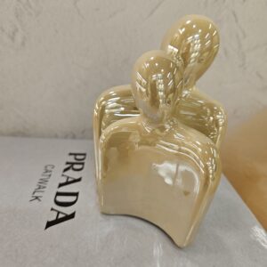 مجسمه آغوش کوچک