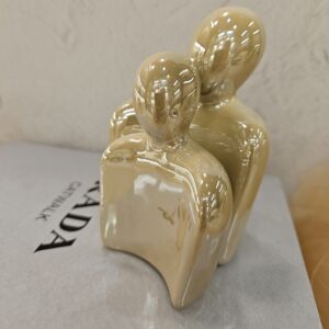 مجسمه آغوش کوچک