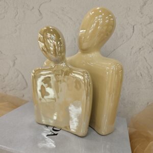 مجسمه آغوش بزرگ لاستر